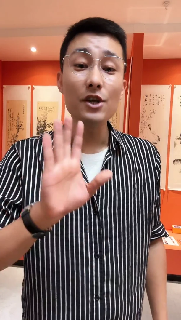 国画易志平  带锦盒   黄底花鸟T009