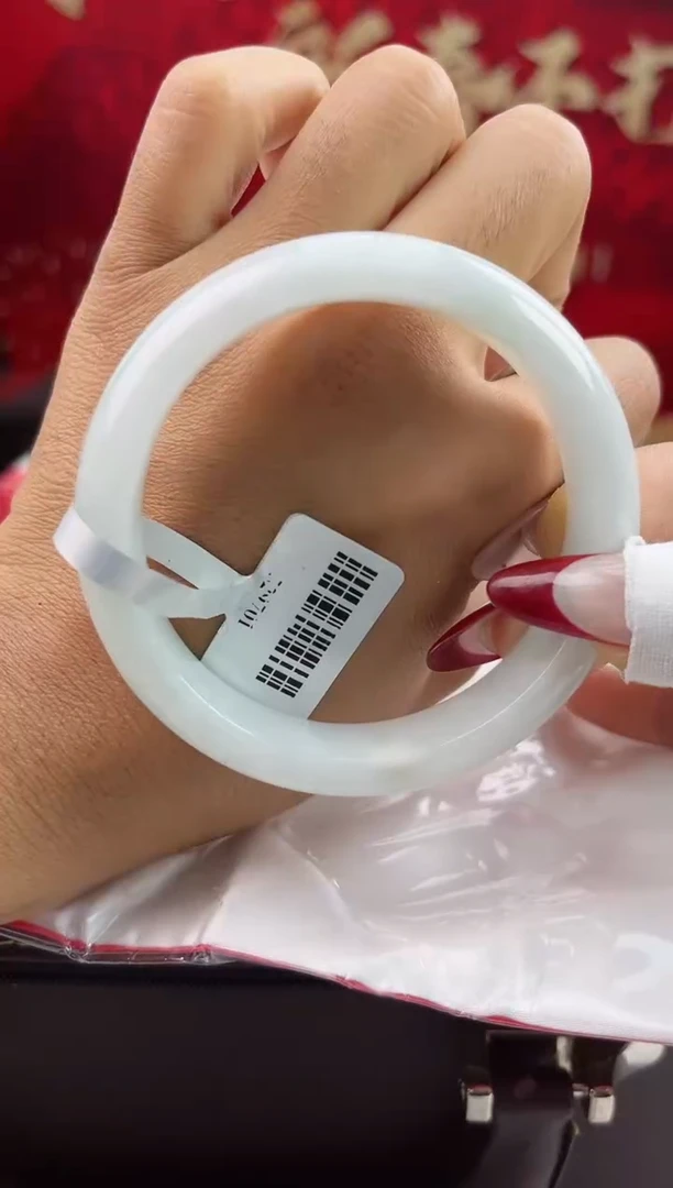 【闪购商品】翡翠手镯未镶嵌13翡翠手镯（微瑕）