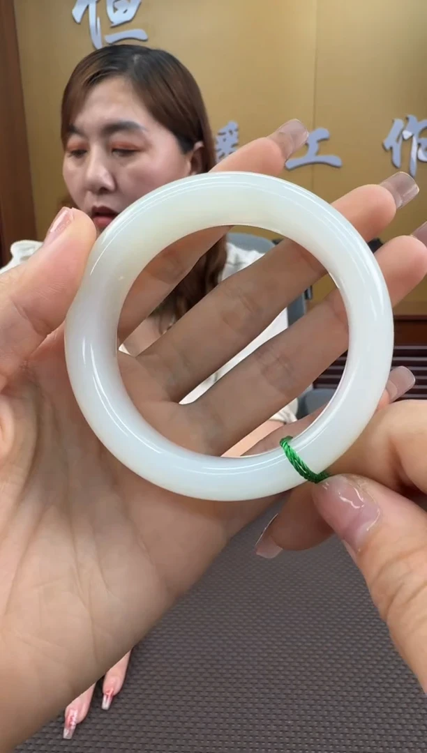 【闪购商品】和田玉手镯未镶嵌57