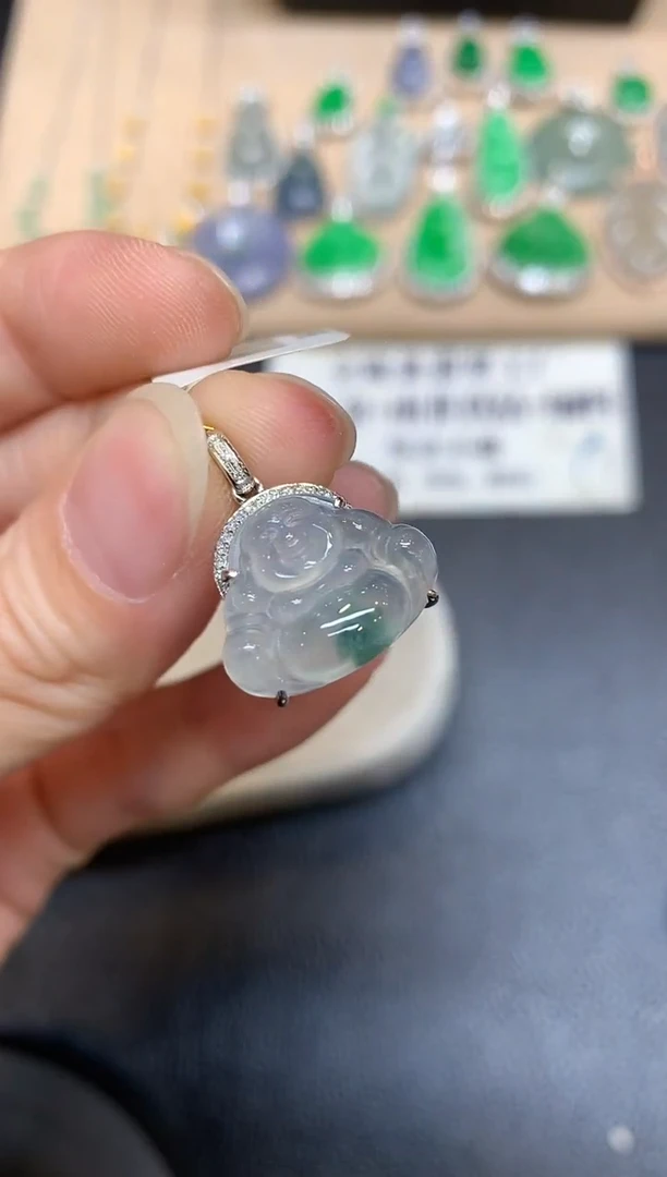 颈饰18K金镶嵌翡翠佛公【无服务费