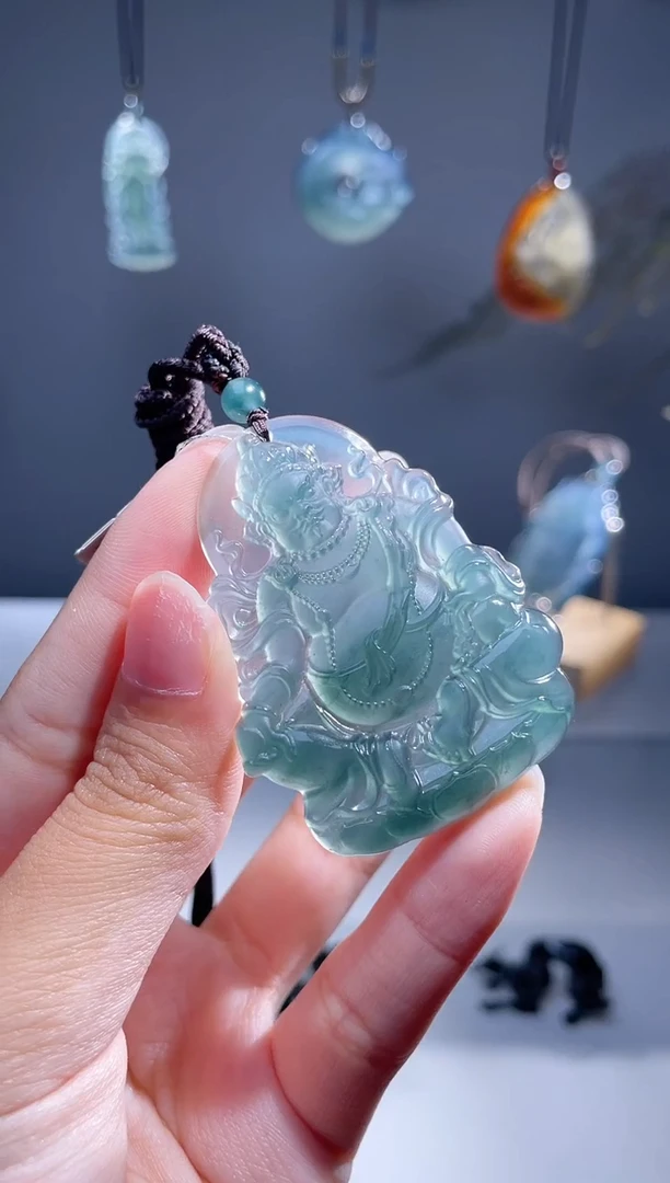 翡翠未镶嵌颈饰黄财神