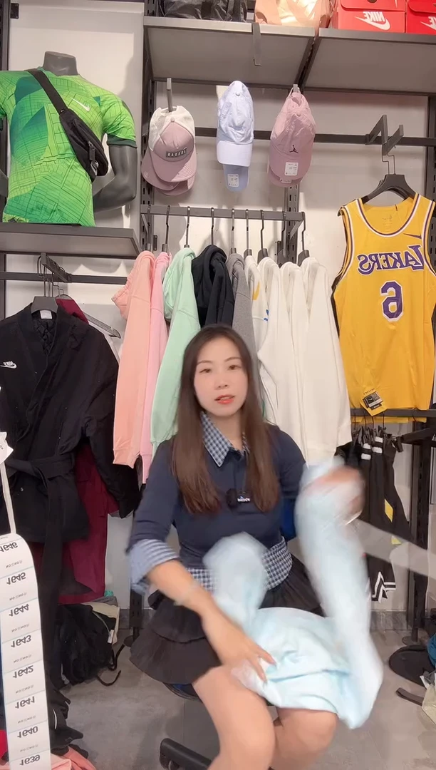 1639    编码 瑕疵款直播间过款为准 尺码