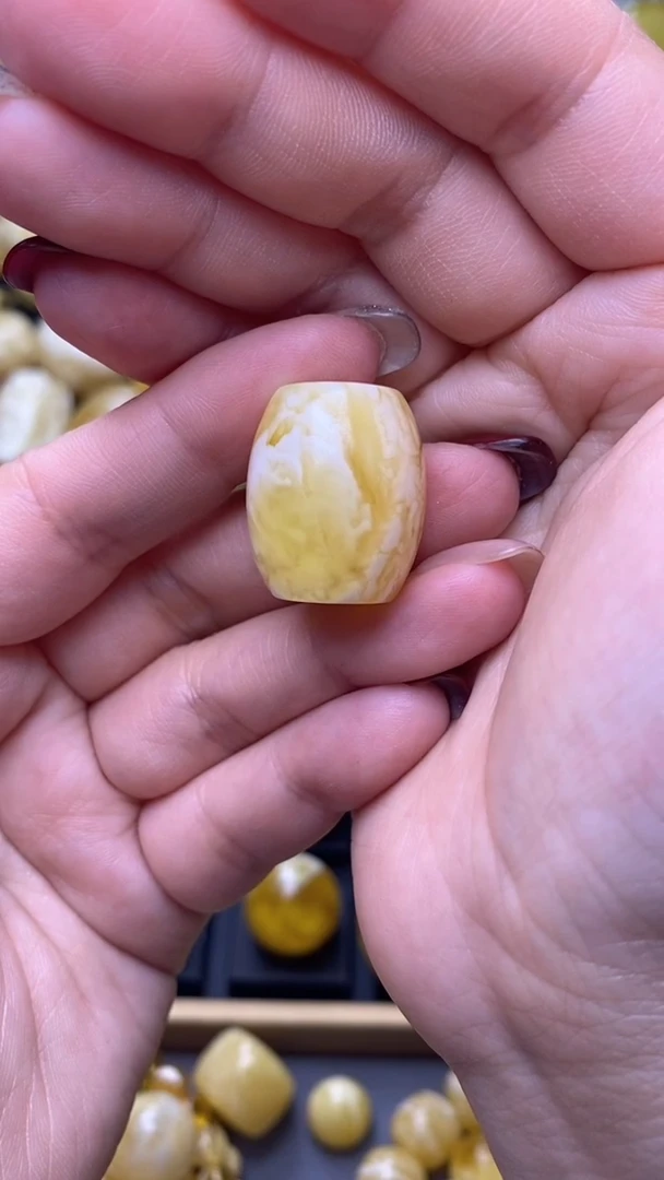 【闪购商品】琥珀裸石未镶嵌月.27