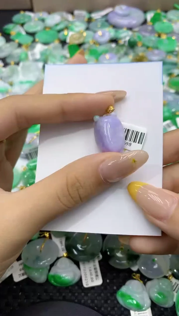 颈饰18K金镶嵌翡翠天然缅甸翡翠A货