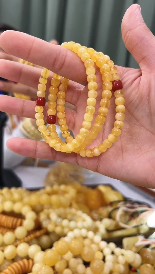 【闪购商品】琥珀裸石未镶嵌蜜蜡手串多样性发其中一件
