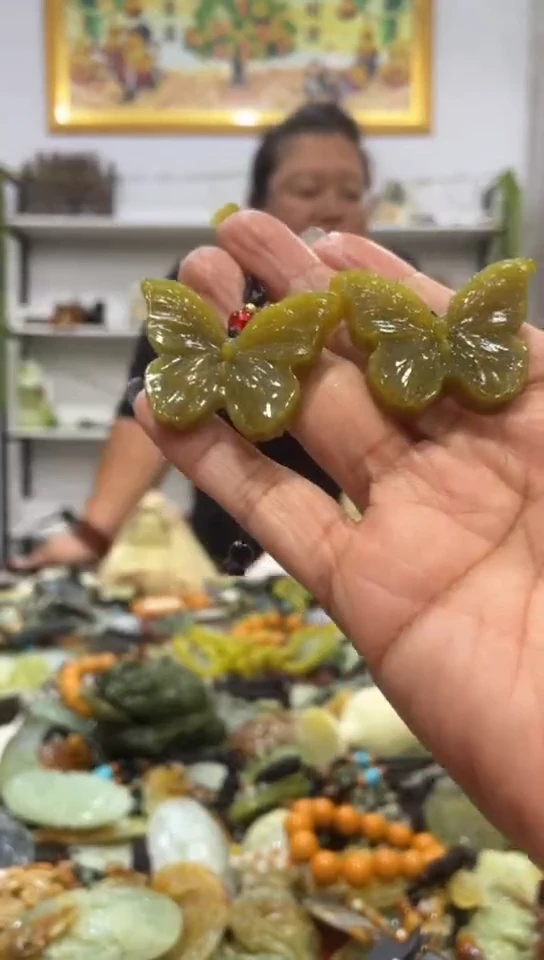 未镶嵌岫玉吊坠多样性发货发其中一件