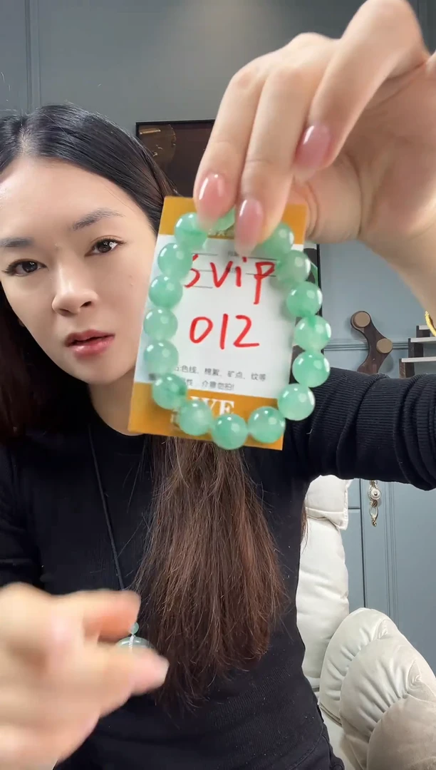 【闪购商品】石英质玉手镯未镶嵌非洲翠