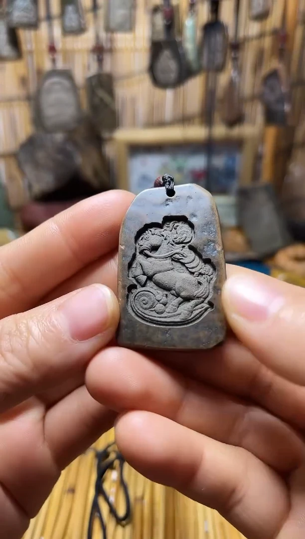 41戈壁石雕刻手把件，挂件