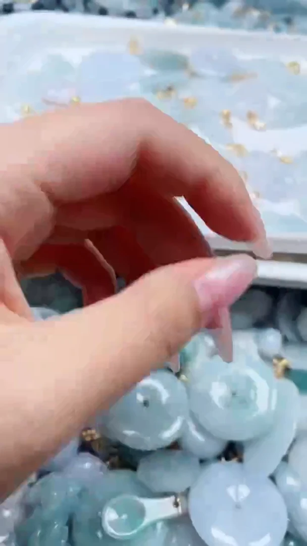 翡翠未镶嵌吊坠(不含链)1