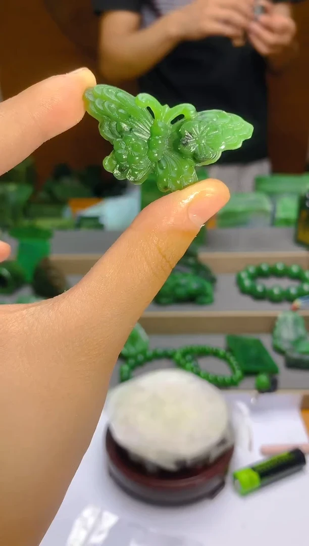 和田玉（碧玉）未镶嵌珠宝半成品1