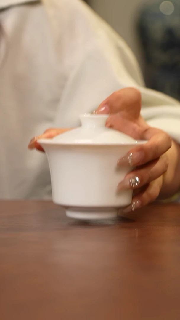 景德镇手工白胎马蹄盖碗