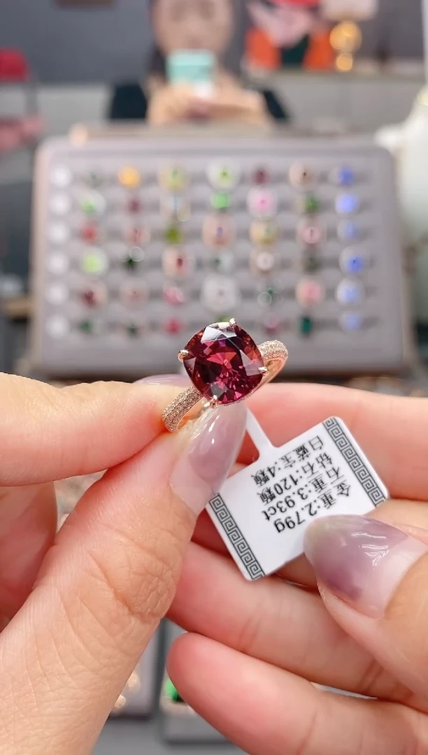 18K金镶嵌戒指碧玺3.93