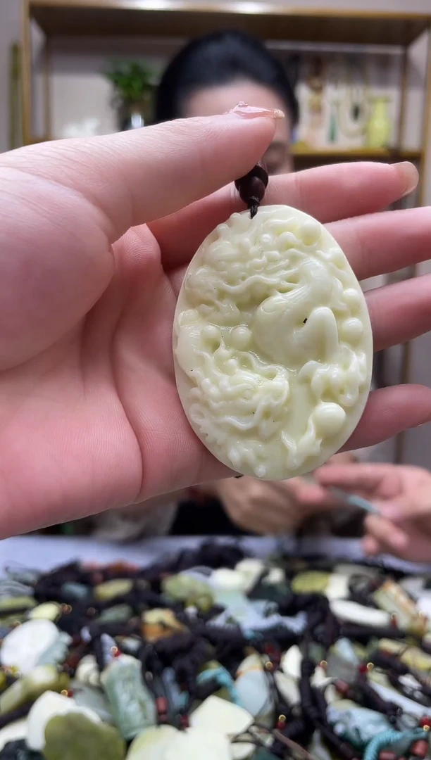 未镶嵌岫玉吊坠·