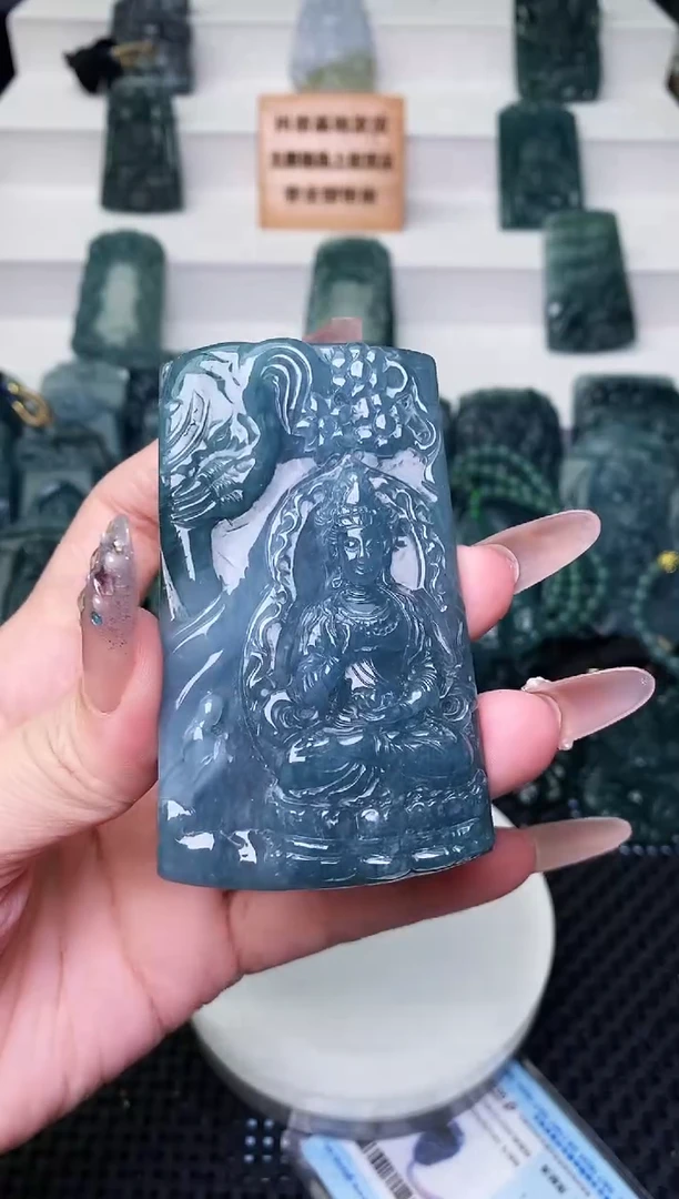 颈饰未镶嵌翡翠