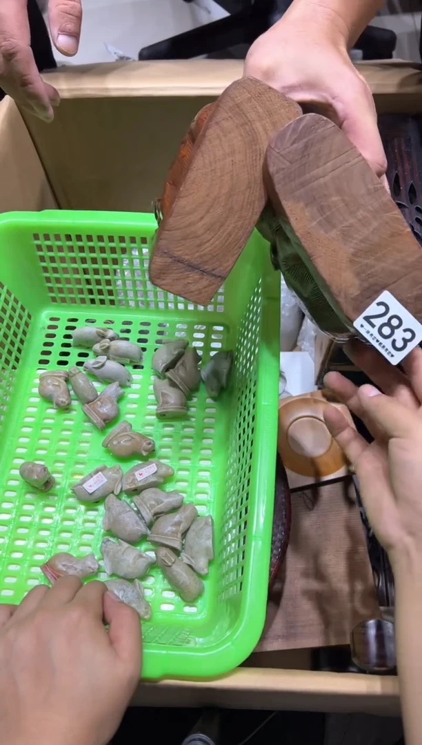 瓷片天****漫283........