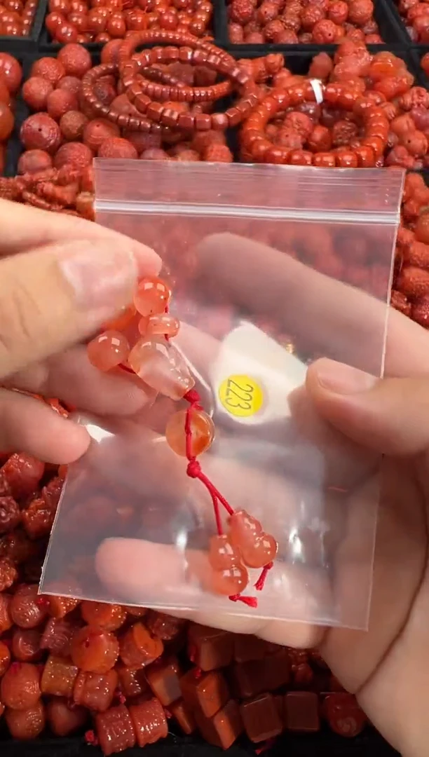 南红玛瑙未镶嵌颈饰1