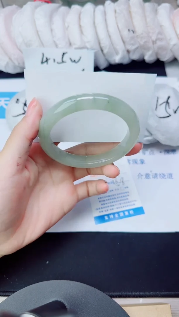 石英质玉手镯未镶嵌270/58