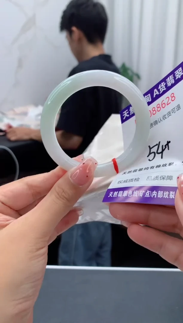 未镶嵌手镯翡翠有纹，完美者勿拍
