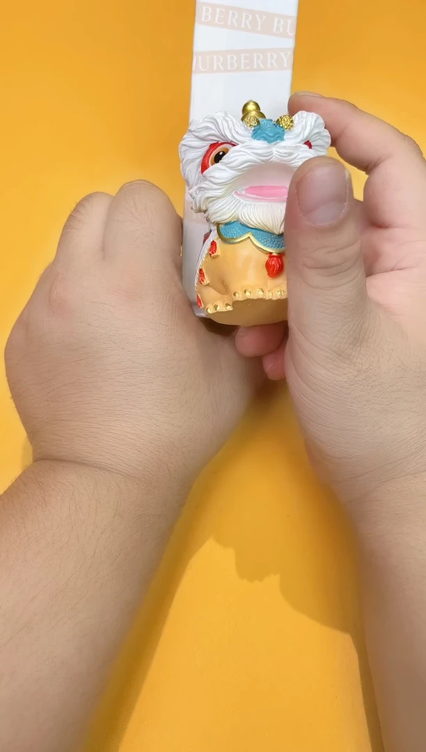 瓷片花与她