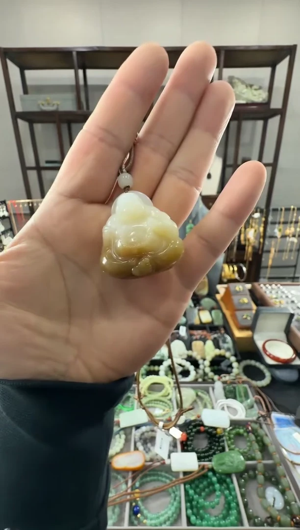 颈饰未镶嵌和田玉吊坠