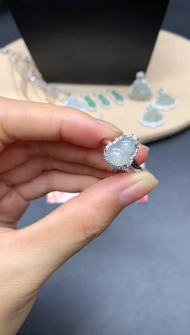 【闪购商品】翡翠戒指银S925镶嵌葫芦【无服务费】