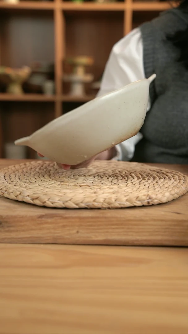 【闪购商品】奶奶系列的双耳椭圆汤碗