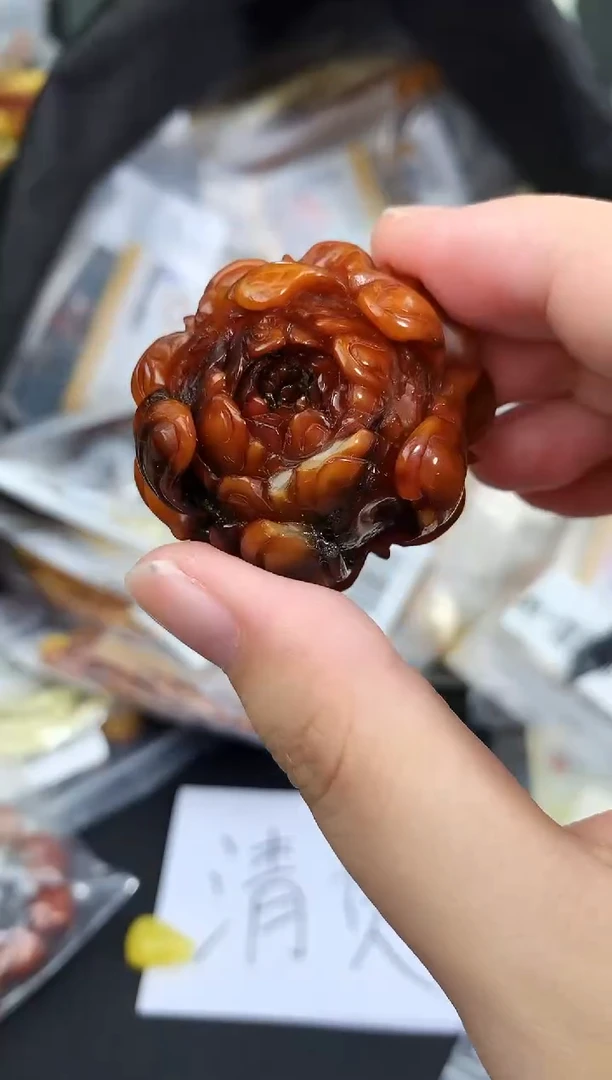 蜜蜡未镶嵌珠宝奇石32