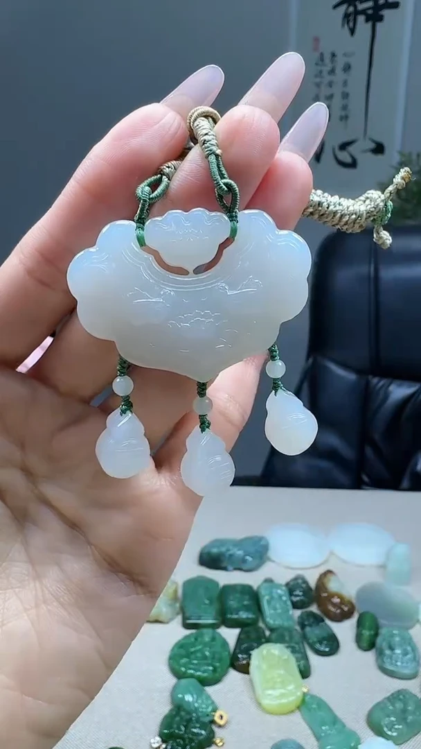 未镶嵌和田玉挂件1