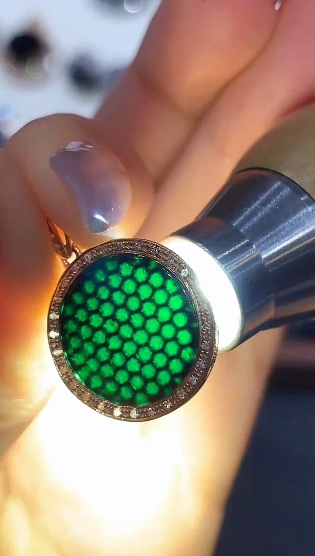 吊坠(不含链)18K金镶嵌翡翠多样性发其一