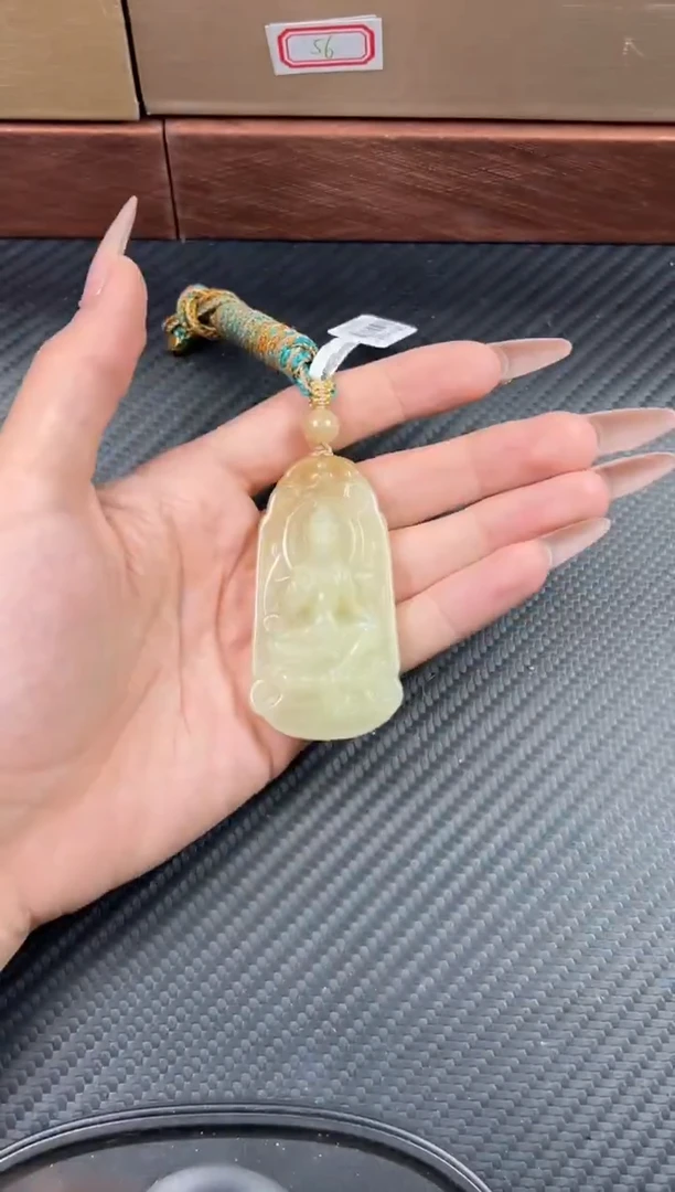 吊坠(赠链)未镶嵌和田玉若羌微色差吊坠