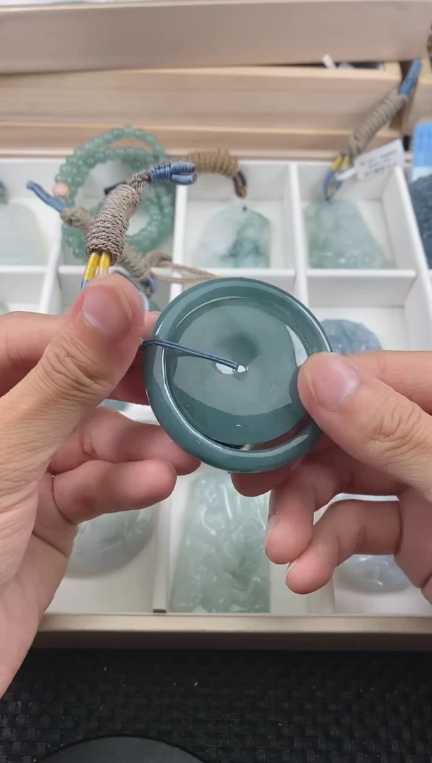 翡翠未镶嵌颈饰