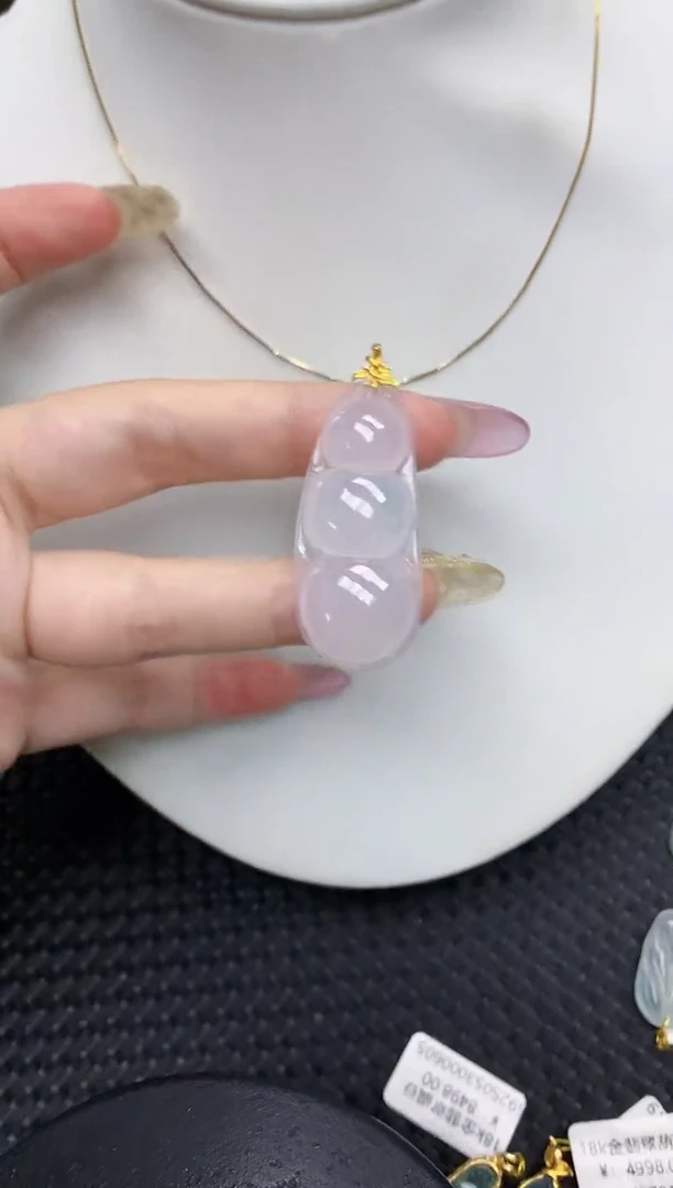 翡翠18K金镶嵌颈饰1111111111