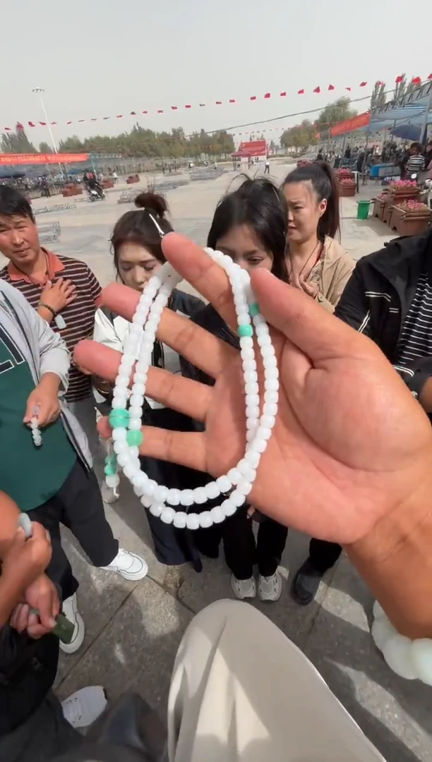 未镶嵌和田玉（糖玉）挂件和田玉
