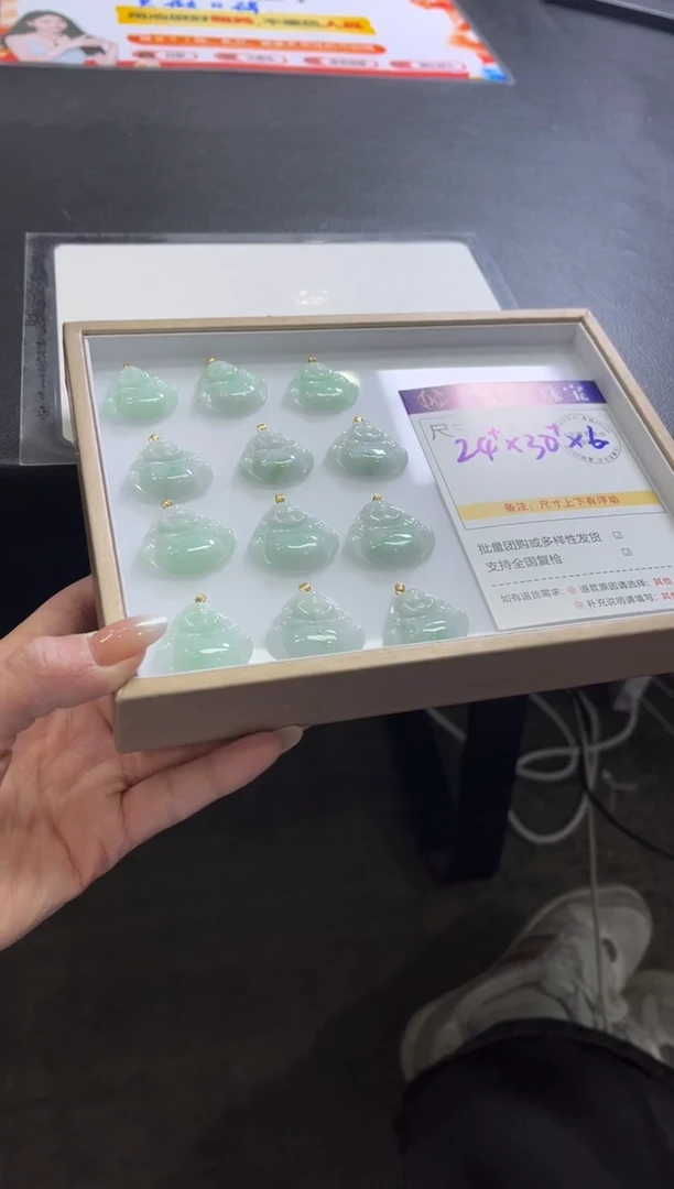 颈饰18K金镶嵌翡翠V118 /多样性发一件/