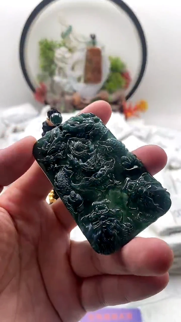 颈饰未镶嵌翡翠九龙