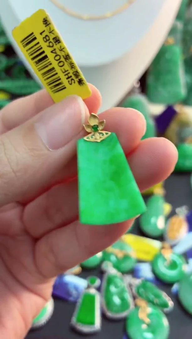 吊坠(不含链)18K金镶嵌翡翠天然缅甸翡翠A货