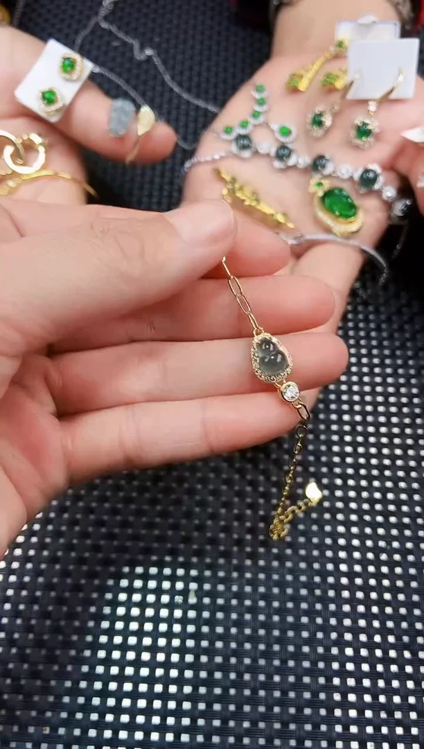 【闪购商品】翡翠手链未镶嵌11111111