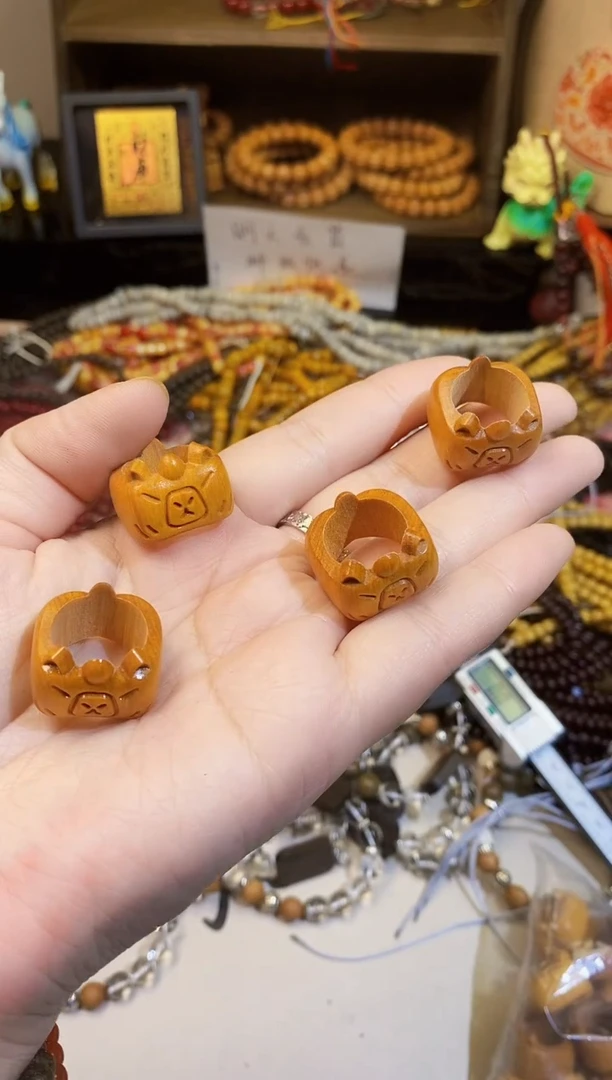 【闪购商品】非洲檀香无事牌卡皮巴拉跑环