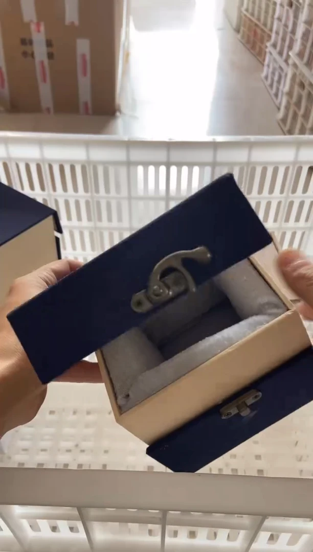 无运费险有瑕疵的摄影的产品有使用过的痕迹有点脏介意勿拍