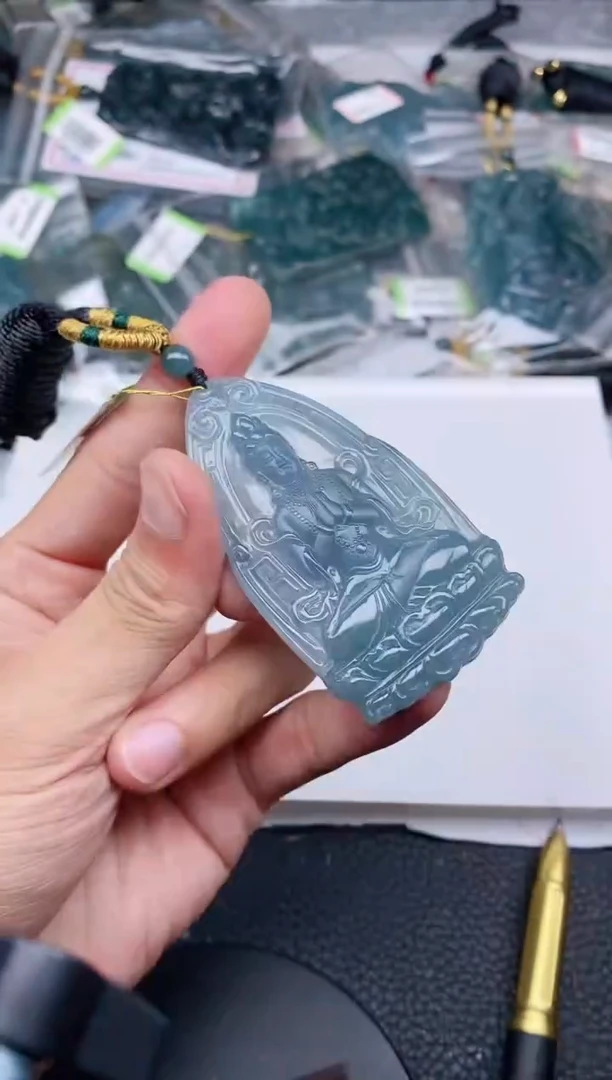 颈饰未镶嵌翡翠