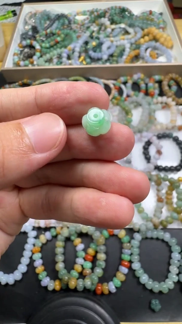 翡翠未镶嵌颈饰【闪购商品】 天然翡翠