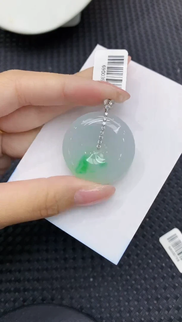 翡翠18K金镶嵌颈饰111111111