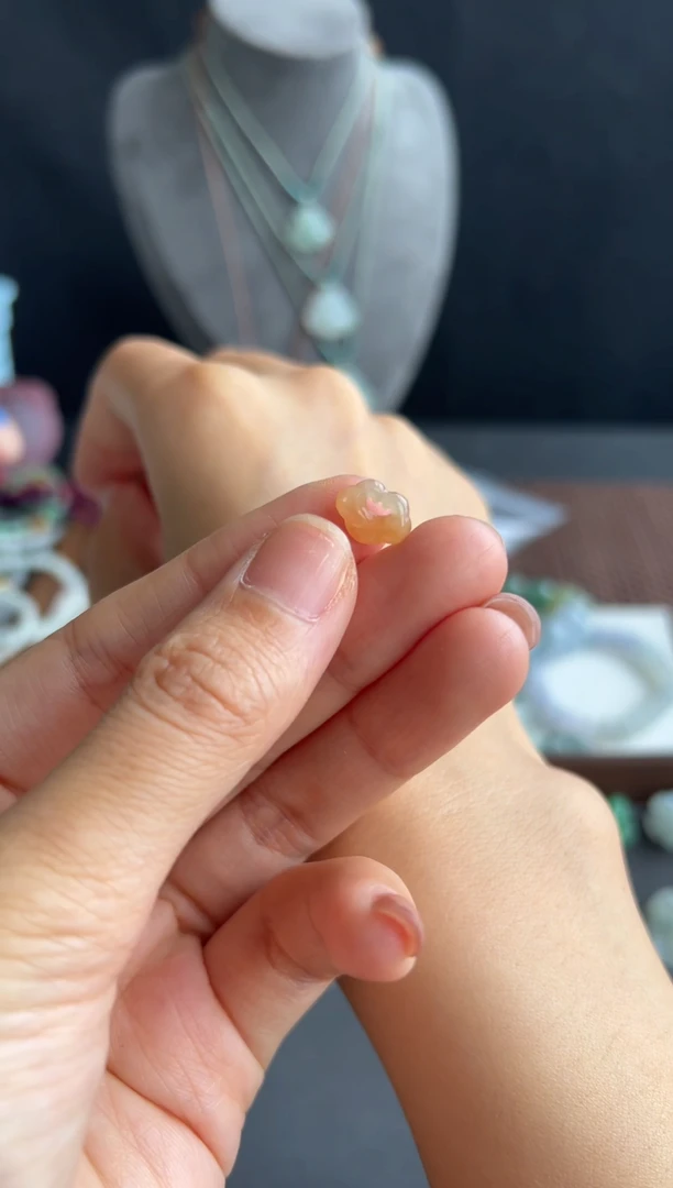 翡翠未镶嵌颈饰214买断