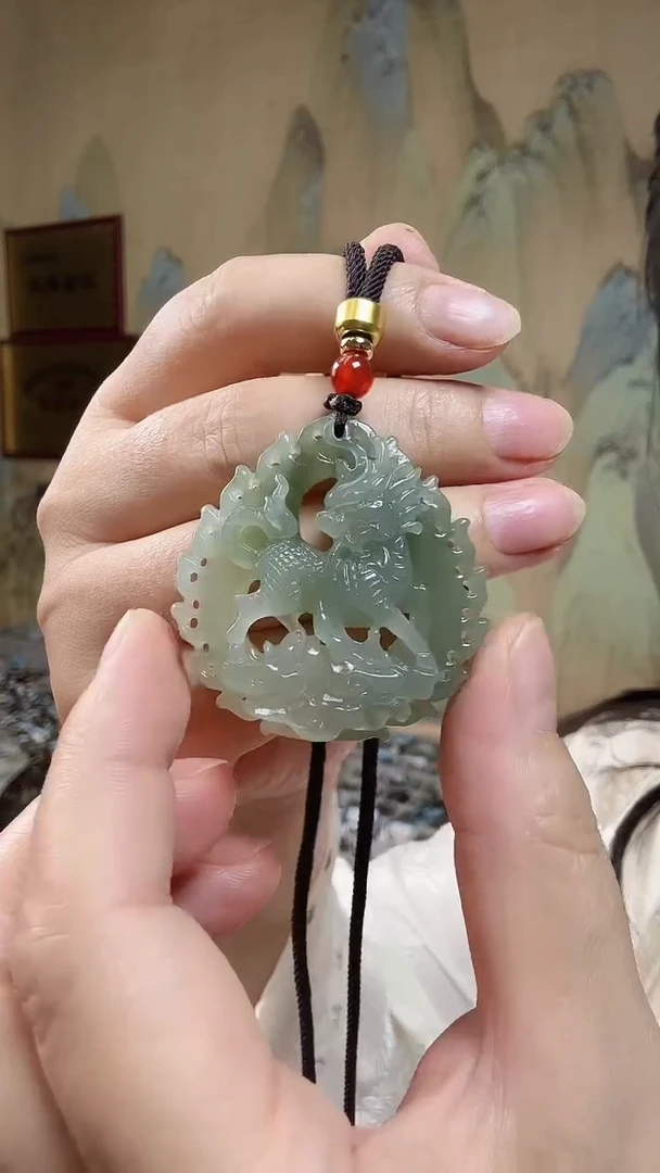 颈饰未镶嵌和田玉.