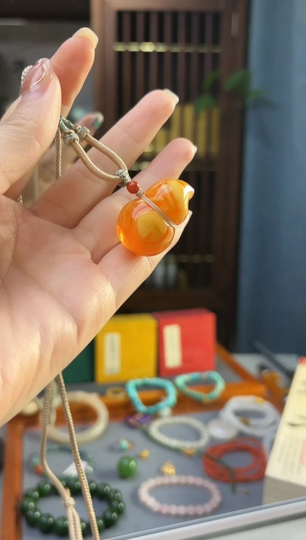 蜜蜡颈饰未镶嵌蜜蜡葫芦吊坠GW
