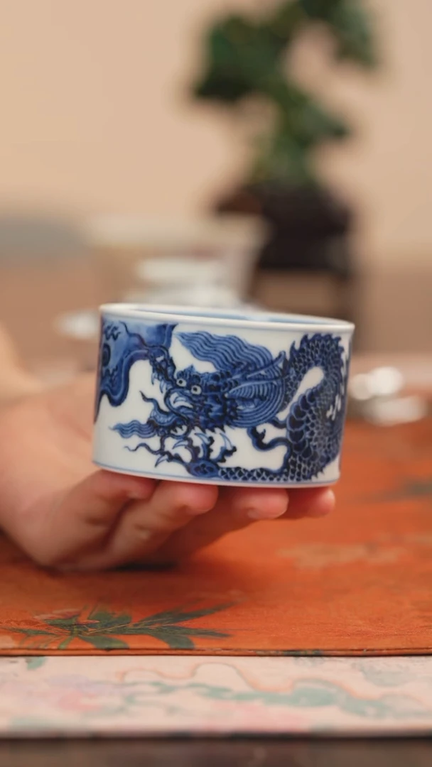 松风馆藏龙纹直口杯