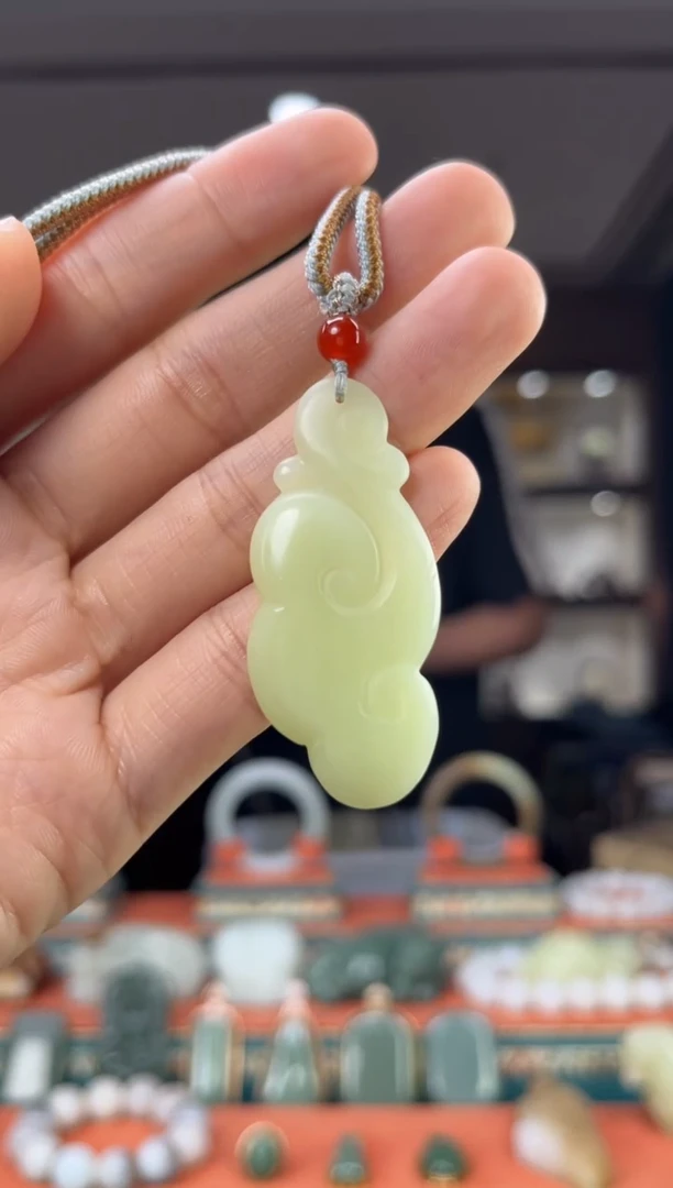 和田玉未镶嵌颈饰佩佩