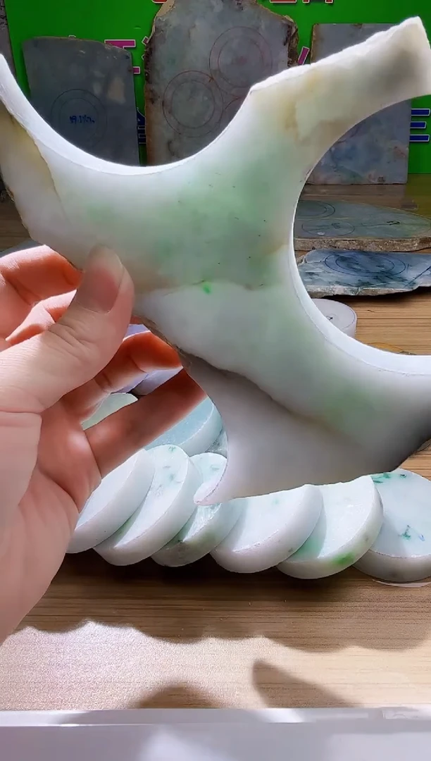 翡翠未镶嵌颈饰天然翡翠A货302