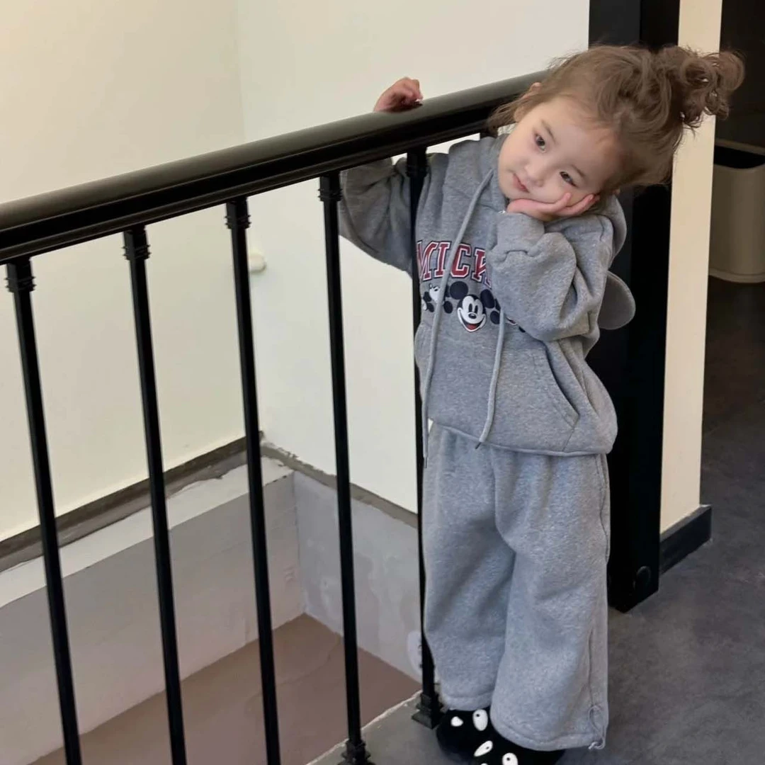 甜小七2025秋季新款女童韩版洋气时尚运动风连帽卫衣束脚卫裤套装