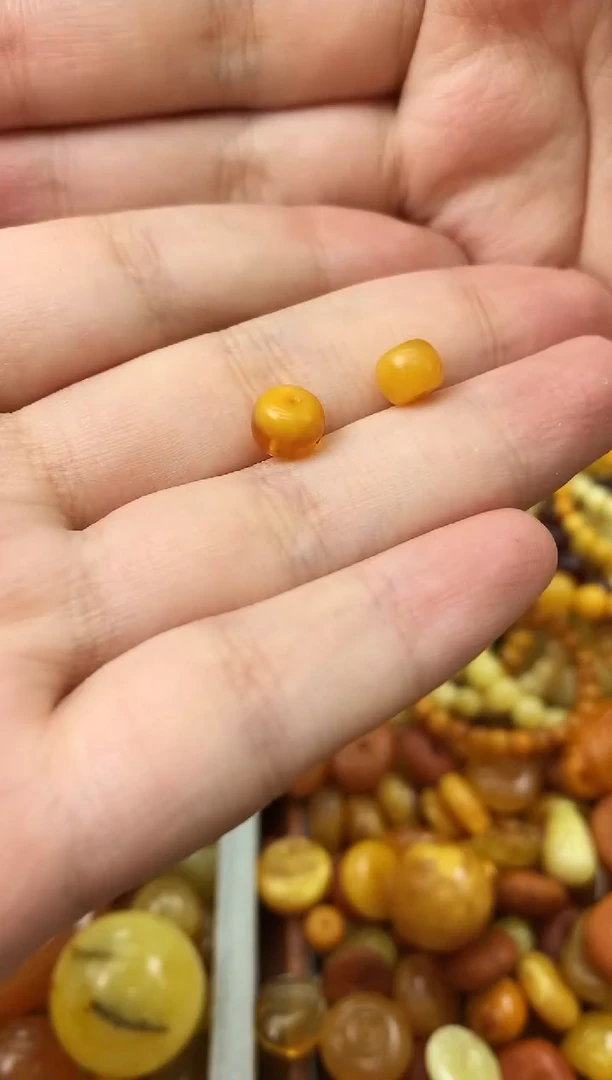 未镶嵌琥珀珠宝奇石1